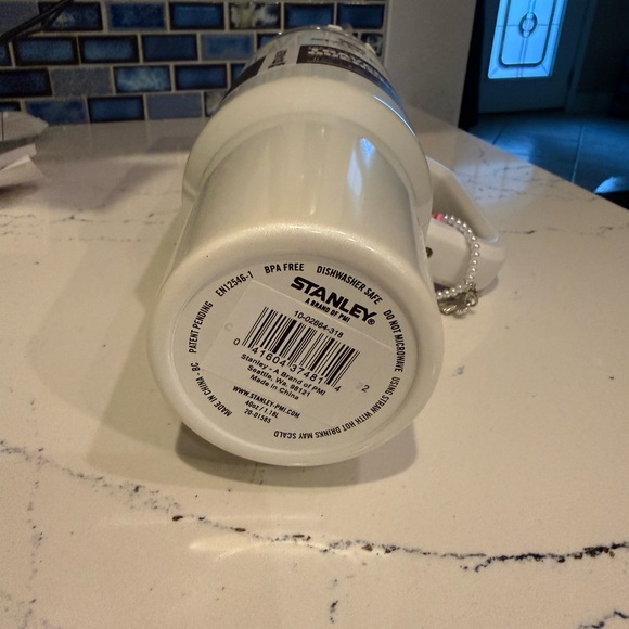 Stanley White Travel Quencher with Handle - Picture 3 of 3